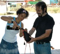 FOTOLlenando la bota de vino...