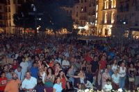 FOTOLa plaza de Plasencia, llena hasta arriba.